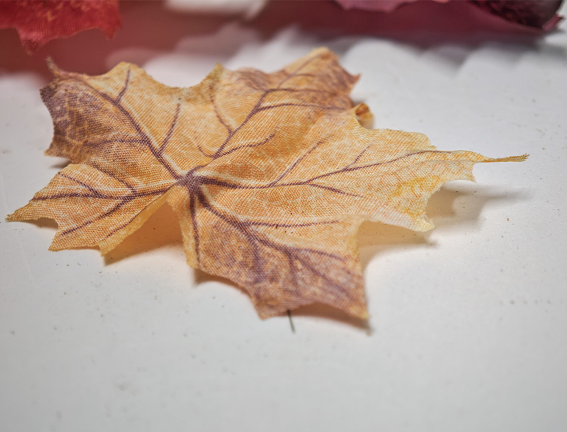 SYH&AQYE 100 Pezzi di Foglie di Acero Artificiali Autunnali, Ghirlanda di Foglie Autunnali sfuse per la Festa Nuziale, Decorazioni Artigianali per la tavola del Ringraziamento e Decorazioni(Verde
