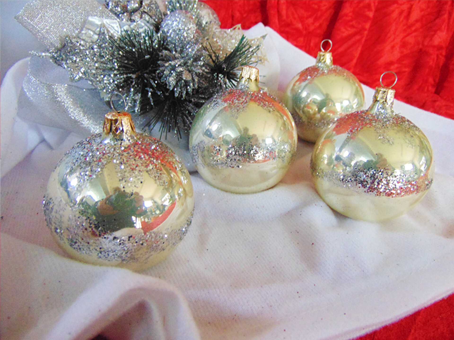Palline in vetro dm. 4 - Sconto per Fioristi e Aziende - Iridate x 12con glitter