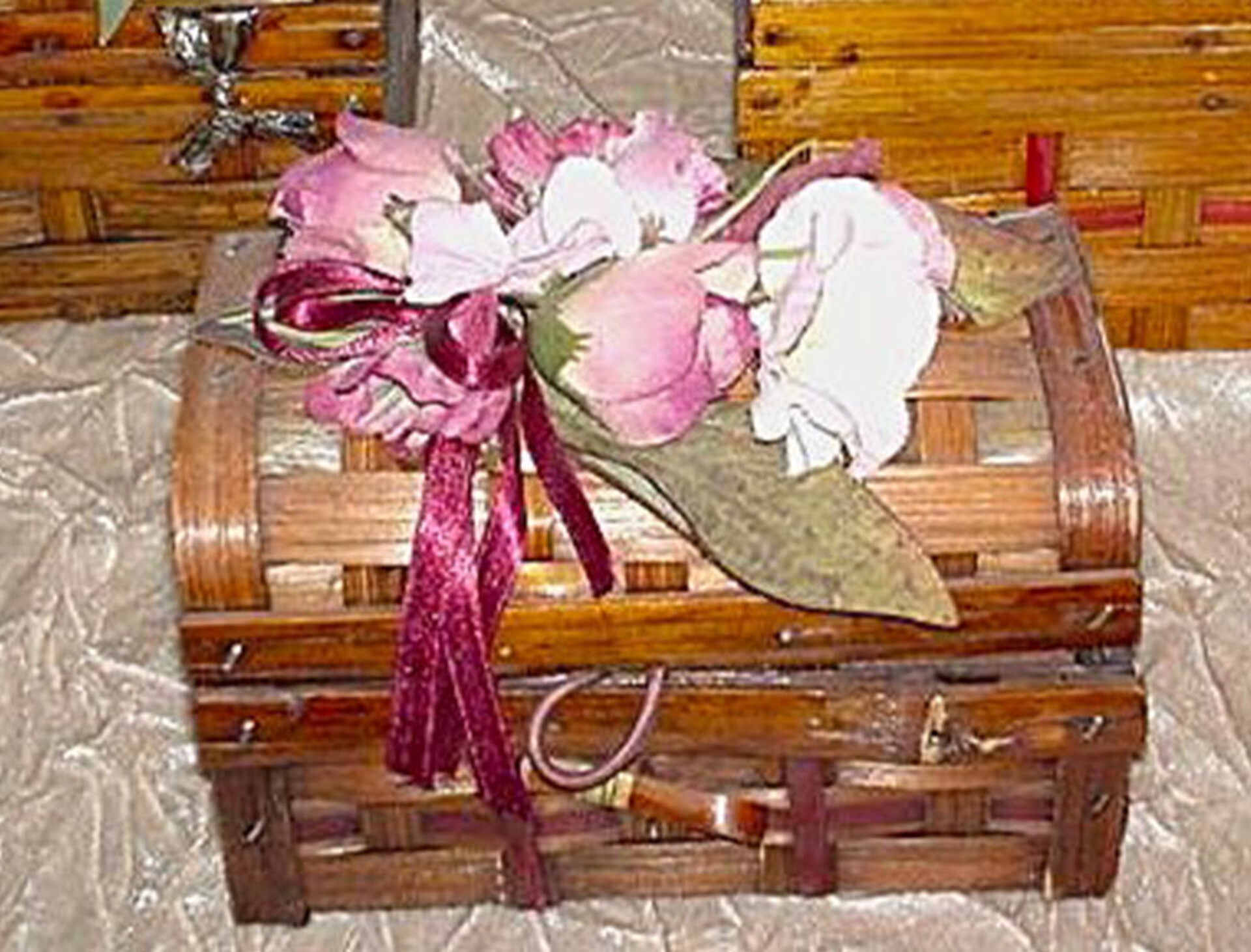 Cofanetto Piccolo in Rattan - Sconti per Fioristi e Aziende . - cm. 18x10 H 14