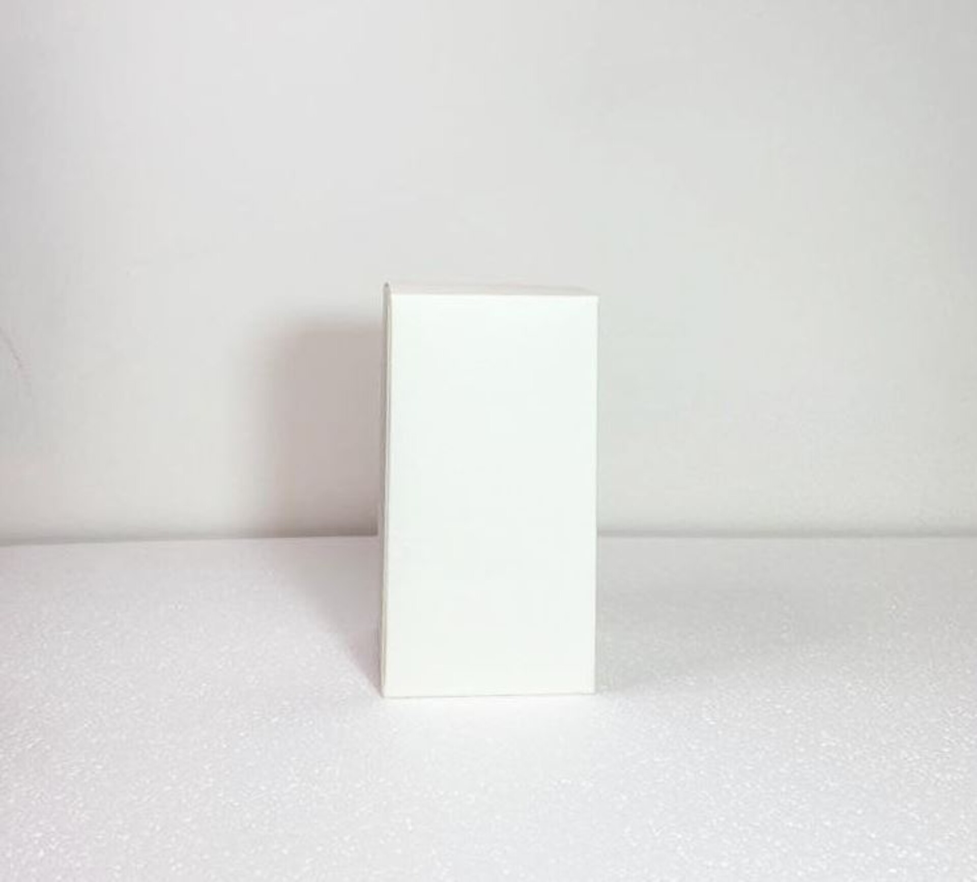 Scatola per bomboniera H 15 cm. 8 x 8 - Sconti per Fioristi, e Aziende - lino bianco pieghevole