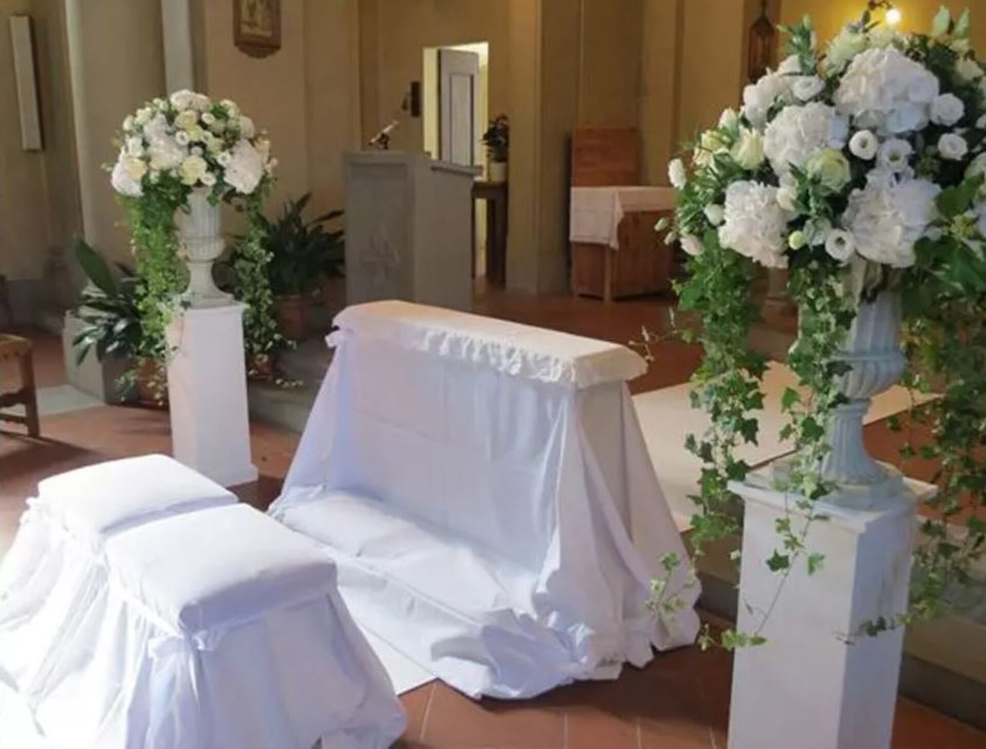 Copri Inginocchiatoio 11 pezzi  - In Velluto Bianco . -Sconti per Fioristi e Wedding