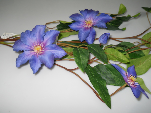 Clematis Fiorita x 3 in poliester - Sconti per Fioristi e Aziende - Artificiale