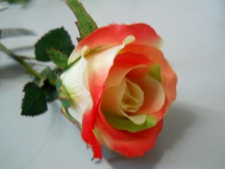 Bocciolone di Rosa in poliestere H 70 - Sconti per Fioristi e Aziende .