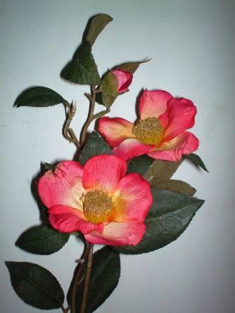 Camelia x 3 Arredo in poliester - Sconti per Fioristi e Aziende .