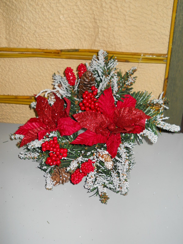 Coroncina con poinsettie - Sconti per Fioristi e Aziende - Dm. 30
