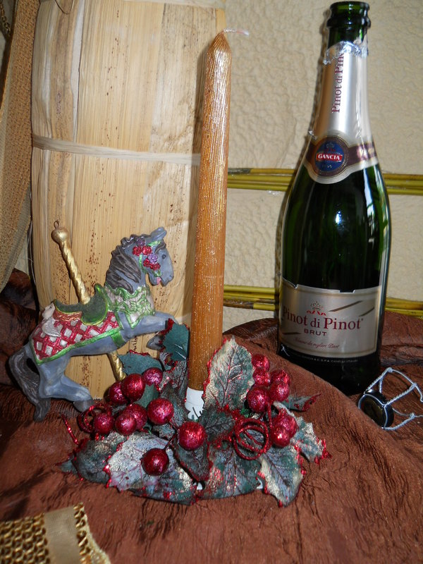 Giro Candela Holly Berry   - Sconti per Fioristi e Aziende - Diametro 16 cm.