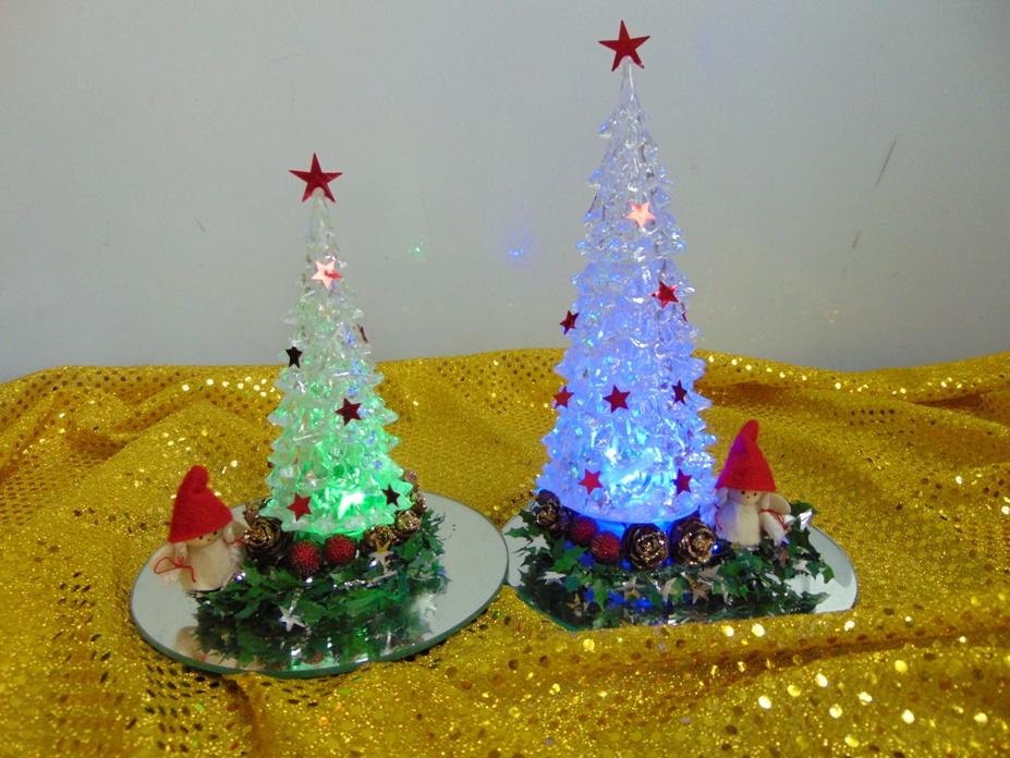 Albero di Natale H 16 e H 21 - Sconti per Fioristi e Aziende Con luce a batteria e decoroato