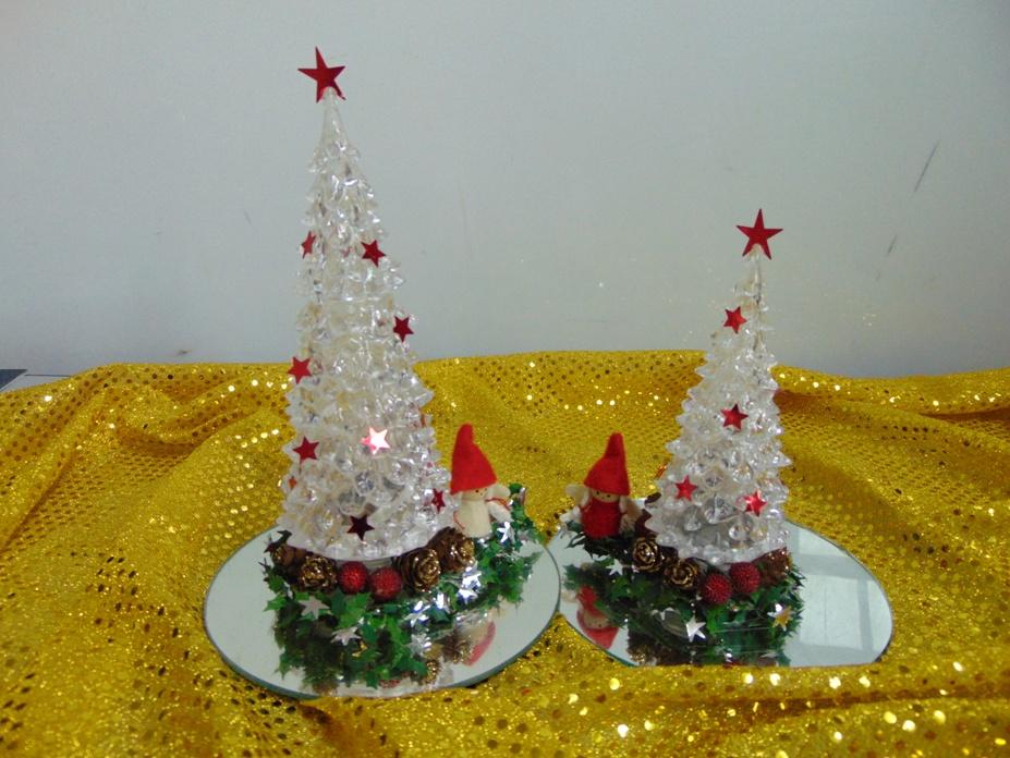 Albero di Natale H 16 e H 21 - Sconti per Fioristi e Aziende Con luce a batteria e decoroato