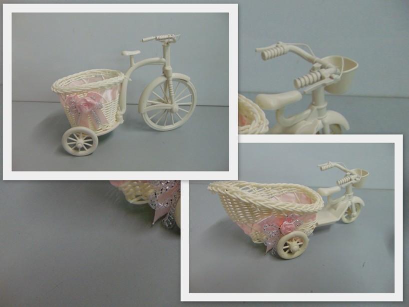 Triciclo effetto vimini rosa in 2 misure