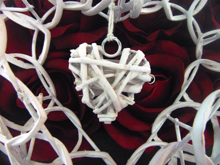 Cuore in vimini traforato in 2 misure Articolo per San Valentino - Sconti per Fioristi e Aziende