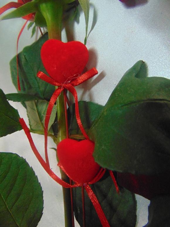 Cuoricini red velvet steccati cm.5 conf. x 6 Articolo per San Valentino - Sconti per Fioristi e Aziende