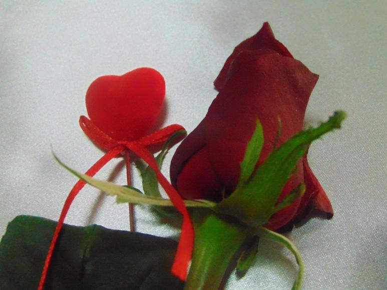 Cuoricini red velvet steccati cm.5 conf. x 6 Articolo per San Valentino - Sconti per Fioristi e Aziende