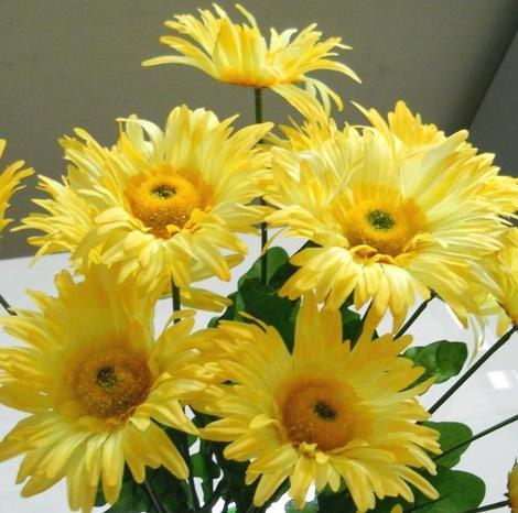 Gerbera Artificiale Bush x 8 in poliester - Sconti per Fioristi e Aziende