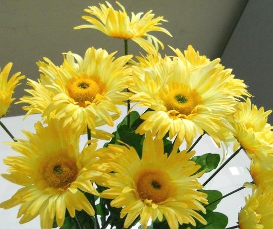 Gerbera Artificiale Bush x 8 in poliester - Sconti per Fioristi e Aziende