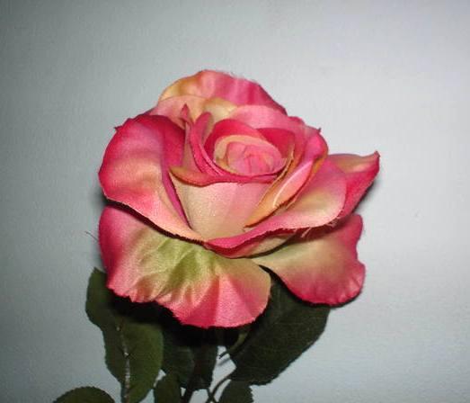 Rosa aperta Arredo Artificiale in poliestere - Sconti per Fioristi e Aziende .