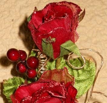 Tralcio Rose Artificiali x 2  - Sconti per Fioristi e Aziende . - in velluto rosso