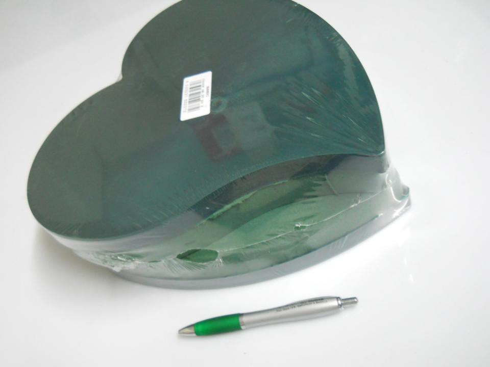 Cuore spugna cm. 16 Conf. 2 Pz. con base plastica idroassorbente - Sconti per Fioristi e Aziende