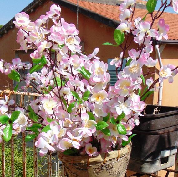 Pesco Artificiale H 66 In poliestere - Sconti per Fioristi e Aziende .