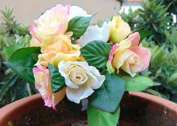 Rosa Open Bush x 15 Artificiale in poliestere - Sconti per Fioristi e Aziende