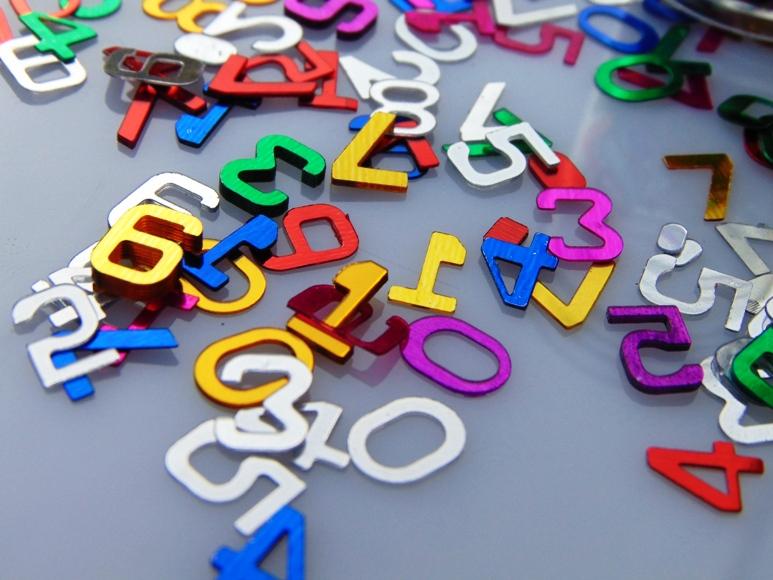 Numeri e Lettere fustellati alte cm. 5  - Sconti per Fioristi e Aziende