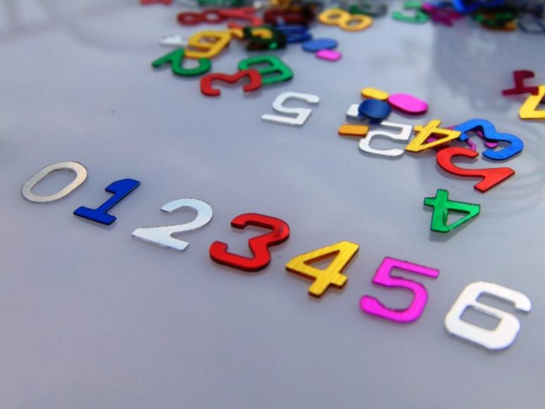 Numeri e Lettere fustellati alte cm. 5  - Sconti per Fioristi e Aziende