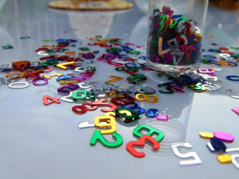 Numeri e Lettere fustellati alte cm. 5  - Sconti per Fioristi e Aziende