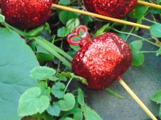 Frutta steccata glitterata  in 4 modelli - Sconti per Fioristi e Aziende