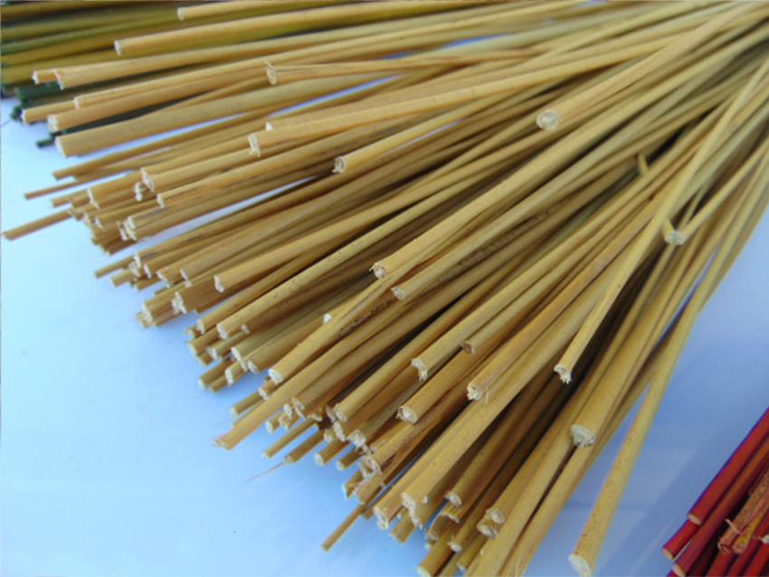 Giunco Steck H 80 da Kg. 1 - Sconti per Fioristi e Aziende . - Naturale e Colorato