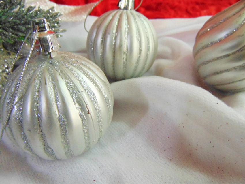 Palline di Natale x 3 filo glitter - Sconti per Fioristi e Aziende - in 3 modelli e colori