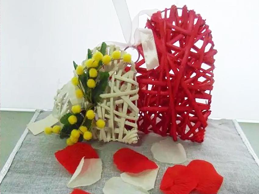 Cuore pieno in vimini in 3 colori e 3 misure Articolo per S. Valentino - Sconti per Fioristi e Aziende