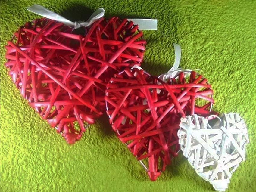 Cuore pieno in vimini in 3 colori e 3 misure Articolo per S. Valentino - Sconti per Fioristi e Aziende
