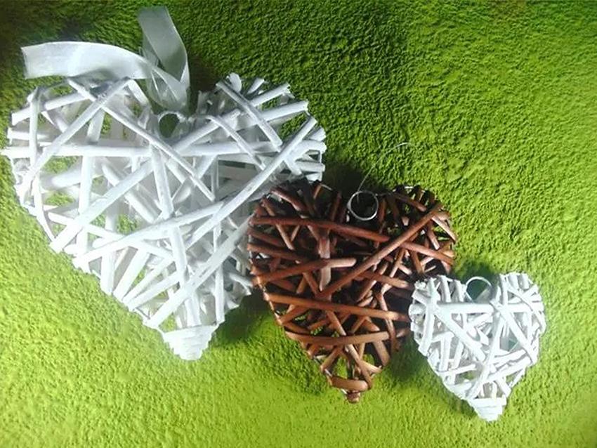 Cuore pieno in vimini in 3 colori e 3 misure Articolo per S. Valentino - Sconti per Fioristi e Aziende