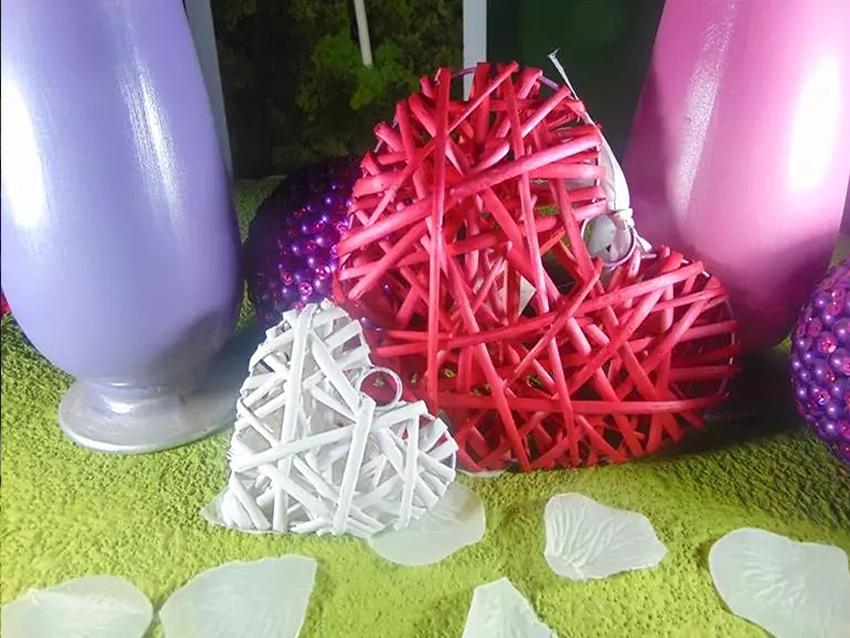 Cuore pieno in vimini in 3 colori e 3 misure Articolo per S. Valentino - Sconti per Fioristi e Aziende