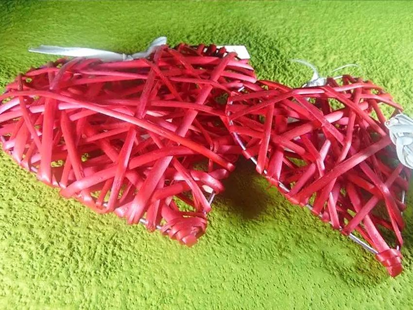 Cuore pieno in vimini in 3 colori e 3 misure Articolo per S. Valentino - Sconti per Fioristi e Aziende