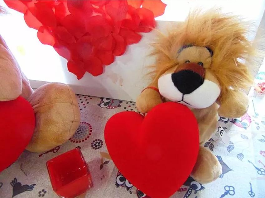 Leoncino H 20 e H 40 con cuore vellutato Articolo per S. Valentino - Sconti per Fioristi e Aziende