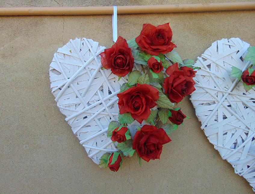 Cuore Vimini Bianco H 40  - Sconti per Fioristi e Aziende - con rose rosse