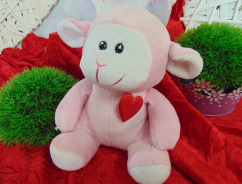Peluche Pecorella H 25 con cuore adatto per S.Valentino - Sconti per Fioristi e Aziende
