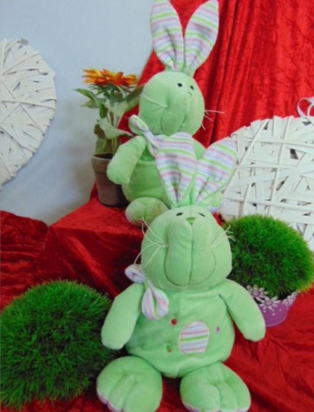 Coniglio peluche H 30 verde - Sconti per Fioristi e Aziende
