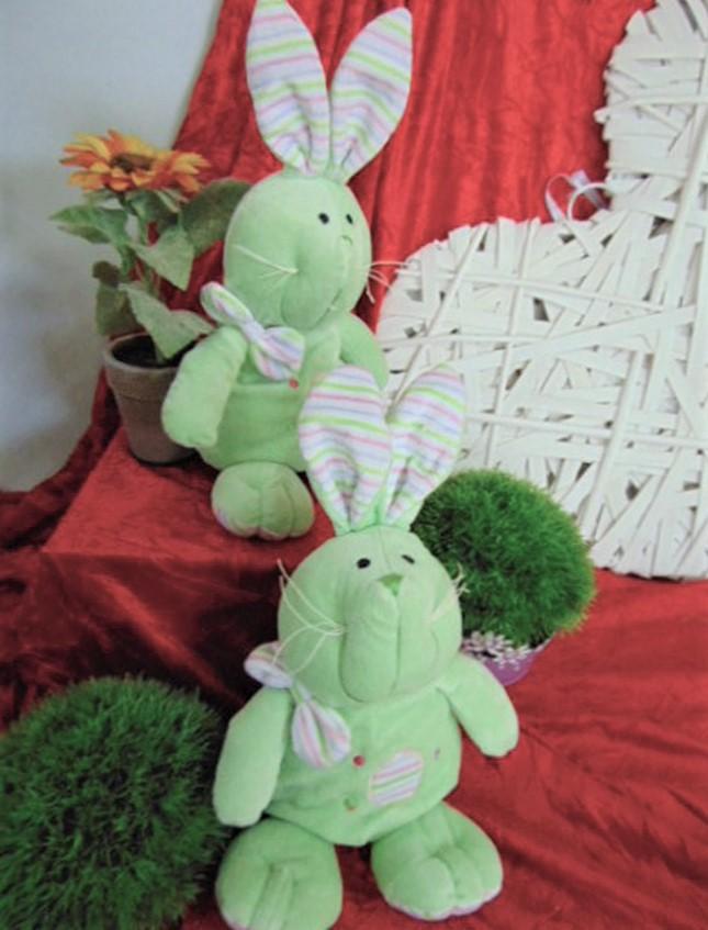 Coniglio peluche H 30 verde - Sconti per Fioristi e Aziende