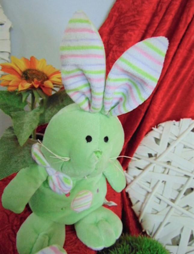 Coniglio peluche H 30 verde - Sconti per Fioristi e Aziende