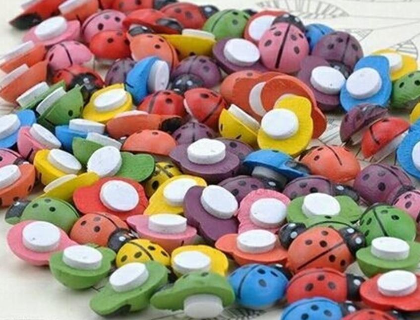 Coccinelle in legno colori diversi con biadesivo mm.13 - mm.18 - mm. 25 - Sconti per Fioristi e Aziende