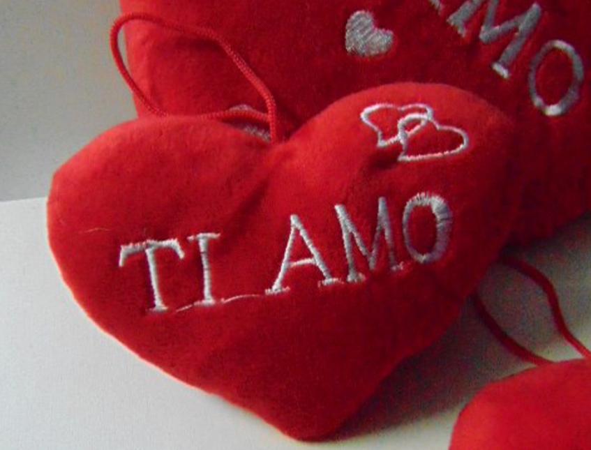 Cuscino Cuore Velluto Rosso - Sconti per Fioristi e Aziende - Adattio per San Valentino