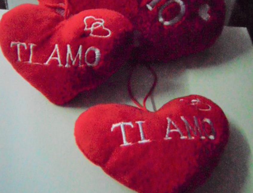 Cuscino Cuore Velluto Rosso - Sconti per Fioristi e Aziende - Adattio per San Valentino
