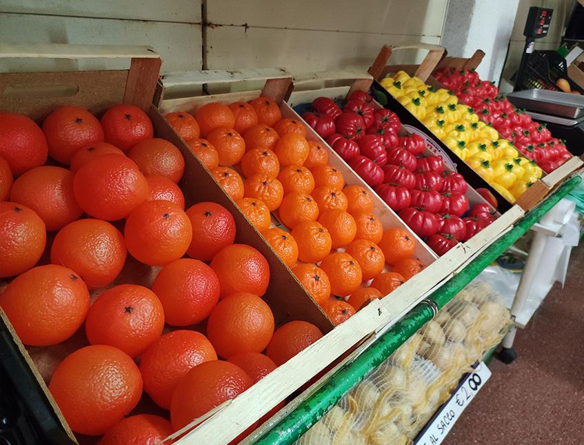 Pomodoro artificiale in plastica - Sconti per Fioristi e Aziende . -  H 8 cm dm. 6.5