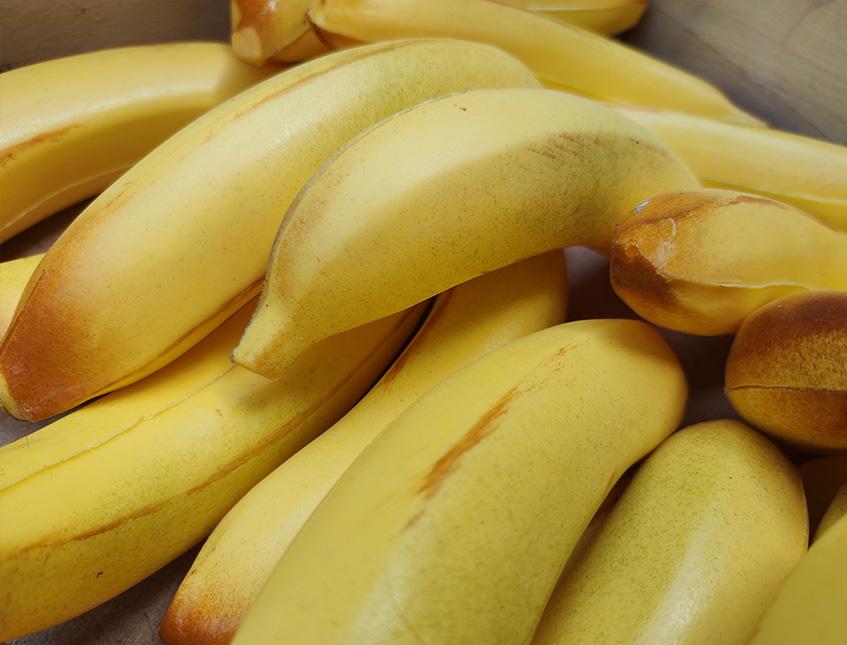 Banana piccola artificiale in plastica H 15 cm. dm. 3.5 - Sconti per Fioristi e Aziende e Wedding .