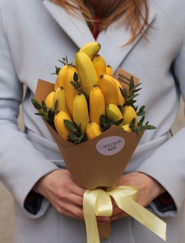 Banana grande artificiale in plastica  - Sconti per Fioristi e Aziende e Wedding . - H 19 cm dm. 3.5