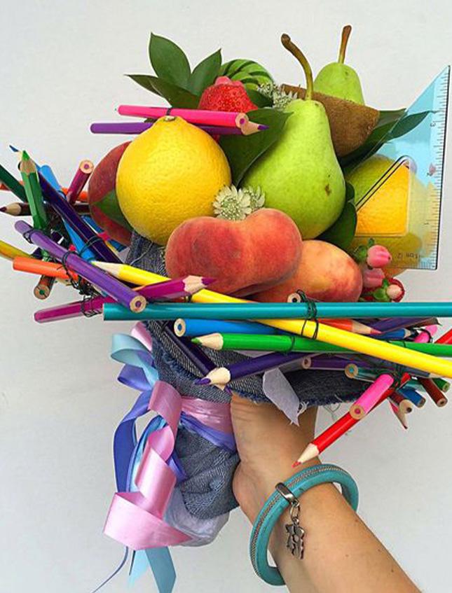 Pera media gialla artificiale in plastica - Sconti per Fioristi e Aziende e Wedding . - H 9.5 cm dm. 6.5