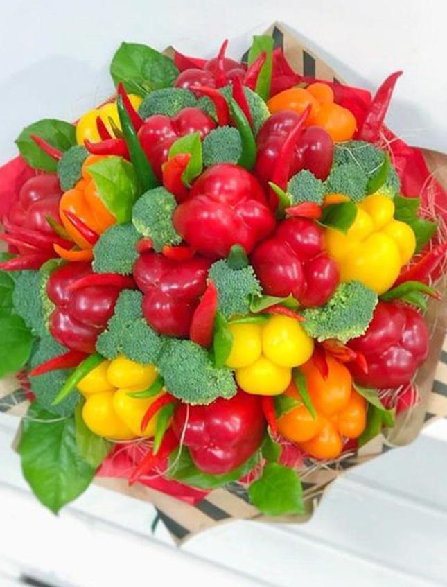 Peperone grande rosso artificiale in plastica - Sconti per Fioristi e Aziende . - cm. 8.5 x 11