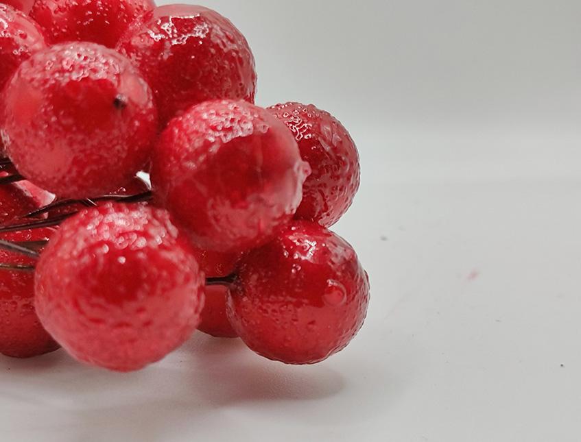 Bacche rosse steccate dm. 1-1.5 cm in plastica Sconti per Fioristi, Wedding e Aziende