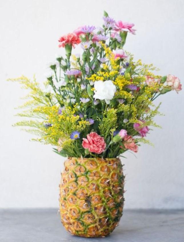 Ananas piccola artificiale in plastica  - Sconti per Fioristi e Aziende e Wedding . - cm. 10 x 21